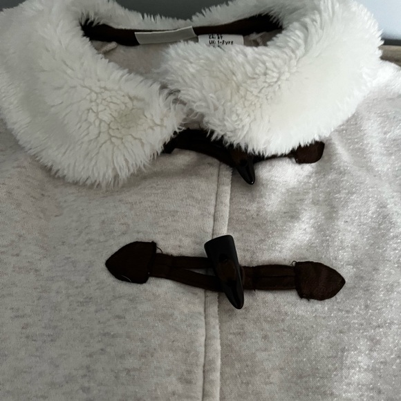 Toddler cape with faux fur - Picture 2 of 3